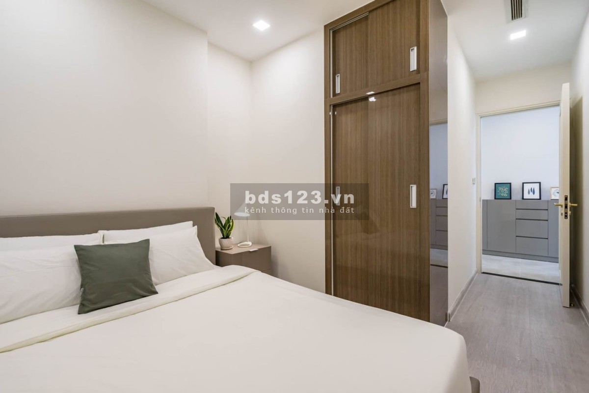 Cần bán gấp căn hộ Vinhomes BaSon 2PN 72m2 view Landmark giá 8,5tỷ bao hết. LH 0906 322 053 Linh