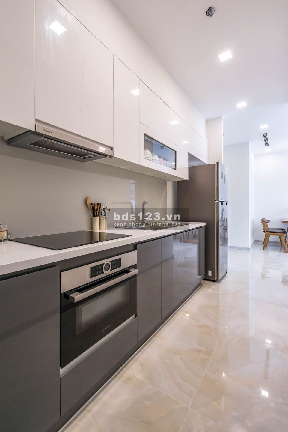 Cần bán gấp căn hộ Vinhomes BaSon 2PN 72m2 view Landmark giá 8,5tỷ bao hết. LH 0906 322 053 Linh