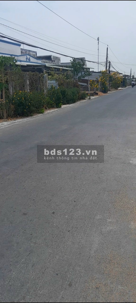 Bán đất mặt tiền đường huyện lộ nhựa tại Gò Công, Tiền Giang. 1.400m2 nở hậu, 2 mặt tiền, 2 triệu/m2