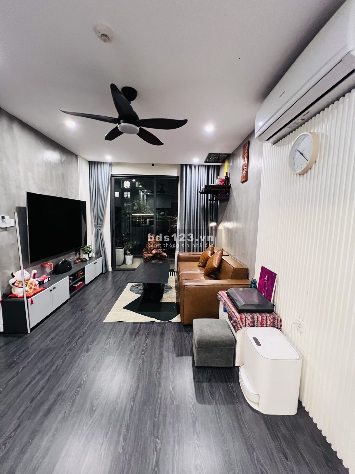 Cần bán gấp căn hộ 2PN1WC, full nội thất nhập khẩu giá 2,350 tỷ bao thuế - Vinhomes Ocean Park