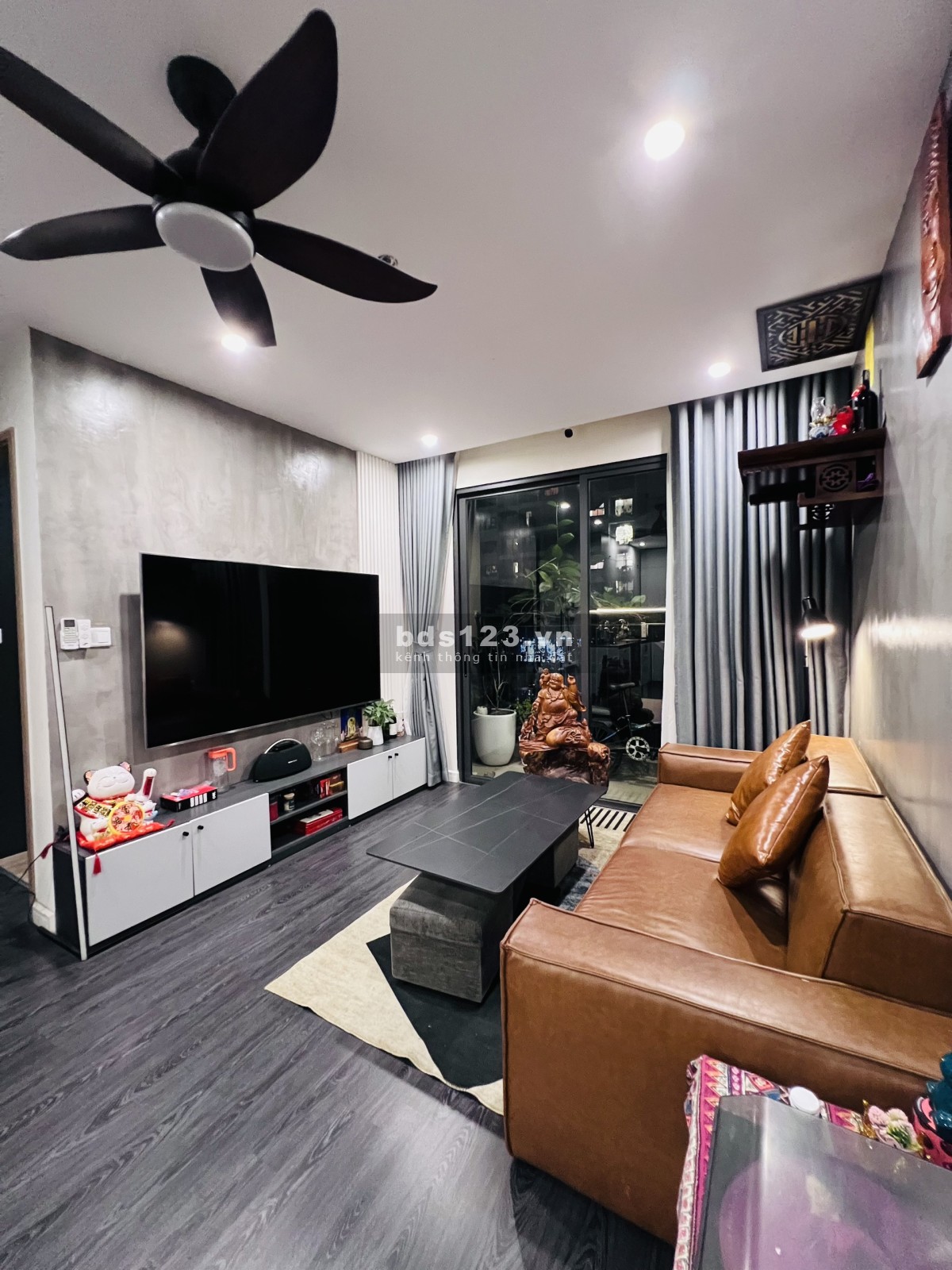 Cần bán gấp căn hộ 2PN1WC, full nội thất nhập khẩu giá 2,350 tỷ bao thuế - Vinhomes Ocean Park