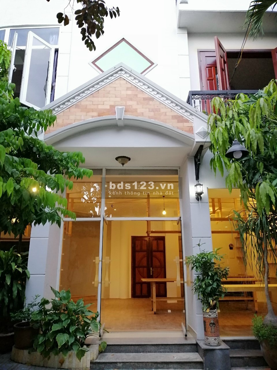Chỉ 138 triệu/m2 sở hữu nhà biệt thự Bình Thạnh. Gồm 2 tòa nhà nằm trên khuôn viên đất 303,7 m2