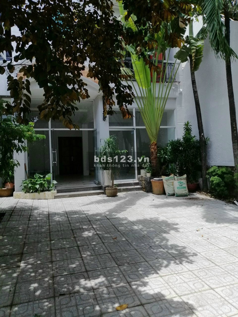 Chỉ 138 triệu/m2 sở hữu nhà biệt thự Bình Thạnh. Gồm 2 tòa nhà nằm trên khuôn viên đất 303,7 m2