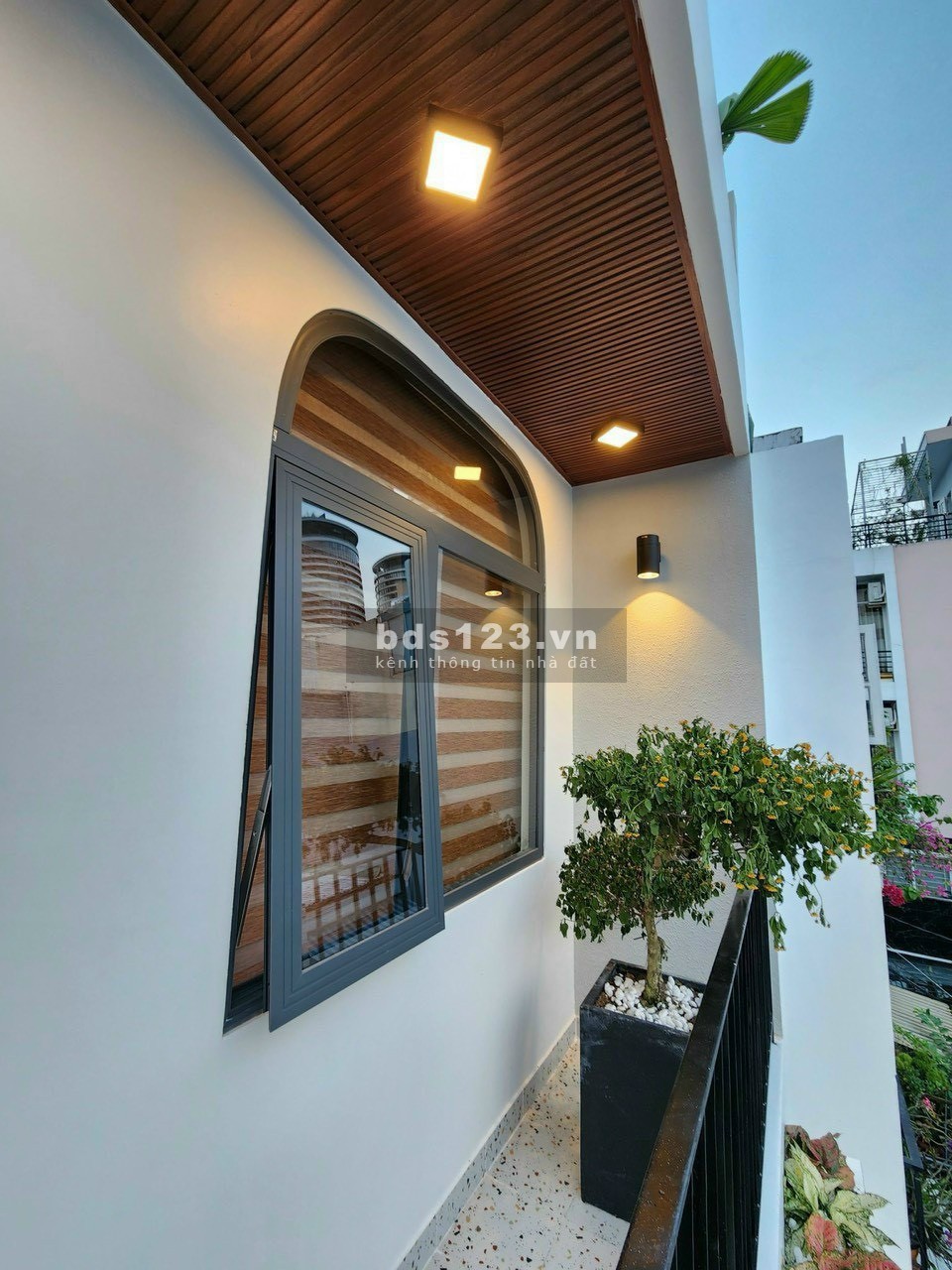 Cần tiền bán rất gấp CHDV có thu nhập 70tr/tháng giá 13,5 tỷ tl.