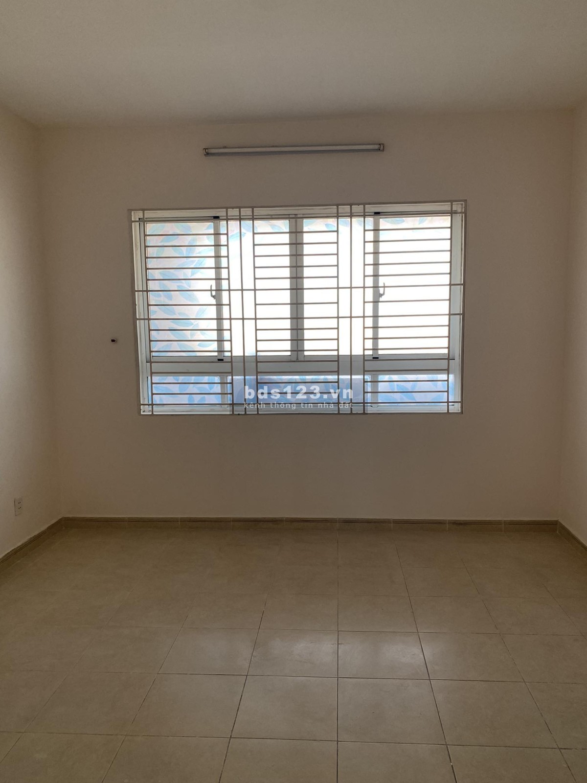 Cần cho thuê gấp căn hộ Lakai Quận 5, Dt : 100 m2, 2PN, 2WC, Giá : 10.5 tr/th,