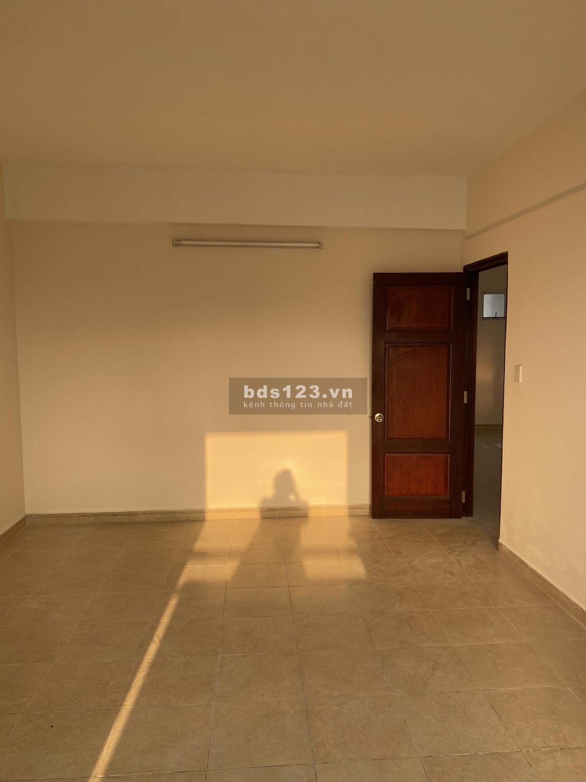 Cần cho thuê gấp căn hộ Lakai Quận 5, Dt : 100 m2, 2PN, 2WC, Giá : 10.5 tr/th,