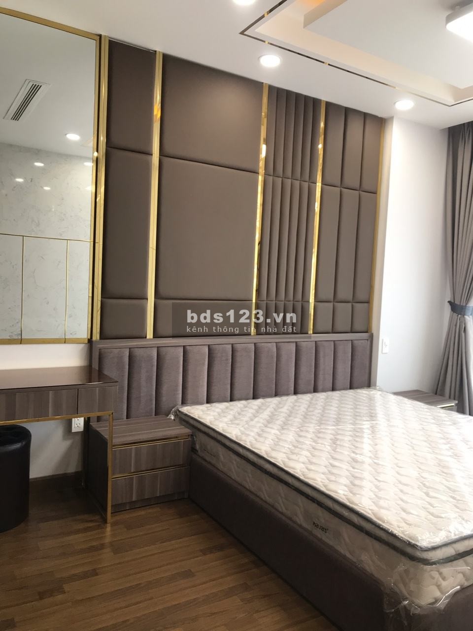 Bán Penthouse Vinhomes Golden River, P.Bến Nghé, Quận 1,3PN3WC FULL nội thất,giá 37.5 Tỷ TL