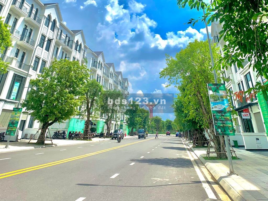 Bán nhà phố 84m2 Vinhomes Quận 9 trục đường chính 23,5 tỷ BTP