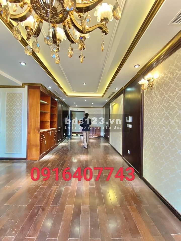 Cần bán căn hộ HC Golden, Long Biên. Hướng 120m2, 3pn2vs, cách cầu Chương Dương 2km.