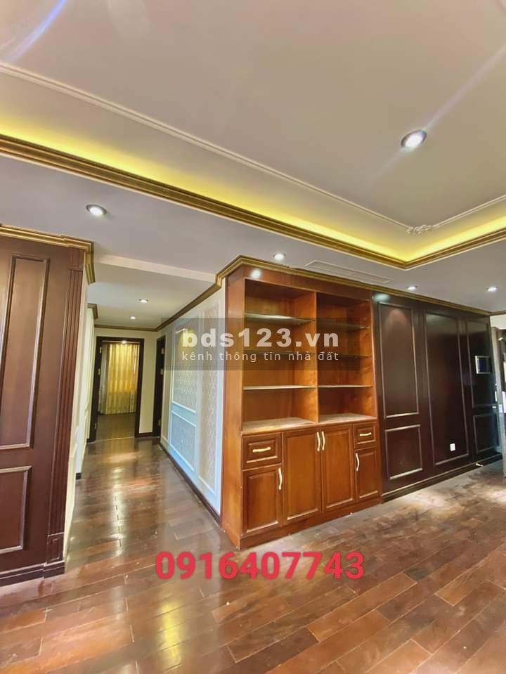 Cần bán căn hộ HC Golden, Long Biên. Hướng 120m2, 3pn2vs, cách cầu Chương Dương 2km.