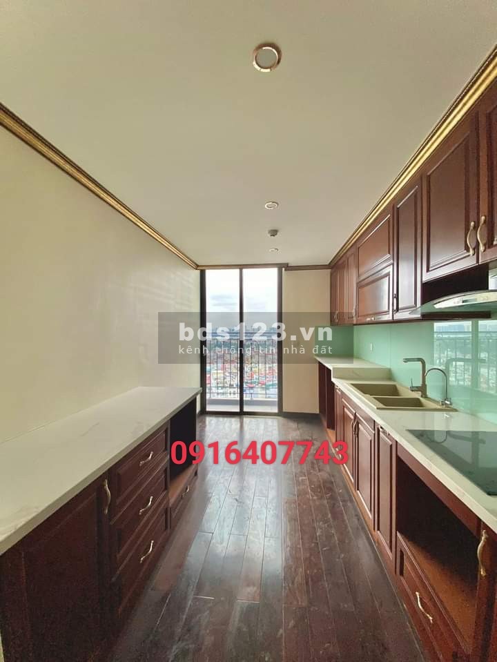 Cần bán căn hộ HC Golden, Long Biên. Hướng 120m2, 3pn2vs, cách cầu Chương Dương 2km.