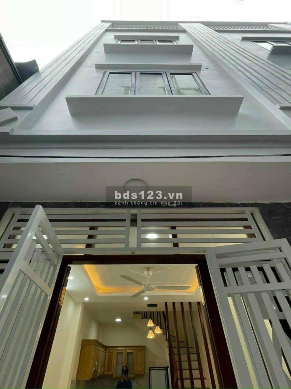Ngay gần Đông La, Yên Nghĩa, nhỉnh 2 tỉ có ngay nhà 48m2, 3 tầng đầy đủ công năng