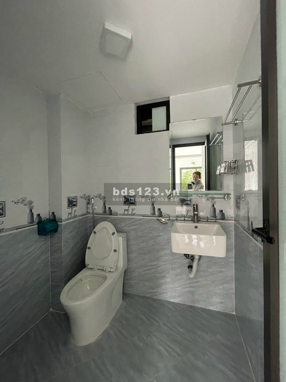 Ngay gần Đông La, Yên Nghĩa, nhỉnh 2 tỉ có ngay nhà 48m2, 3 tầng đầy đủ công năng