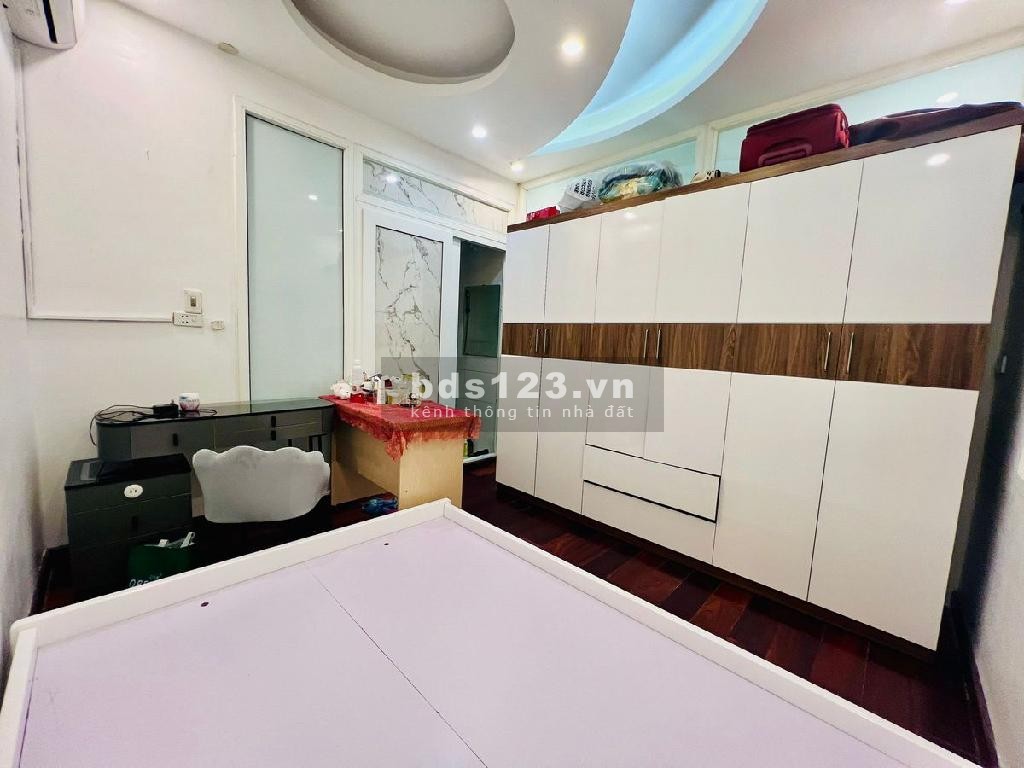 Bán 6 căn nhà có sẵn phố Thái Thịnh hơn 4 tỷ, 3 - 6 ngủ,…