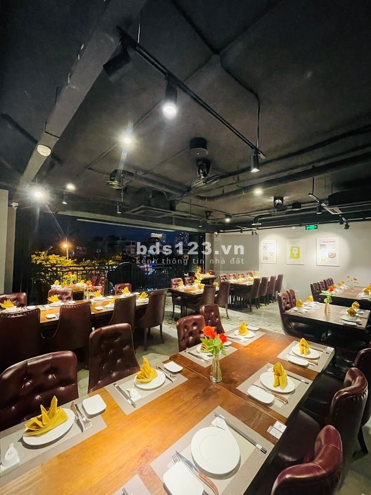 VIP - Cho thuê nhà mặt tiền đường Trường Sa, phường 2, quận Phú Nhuận. DTSD: 400m2