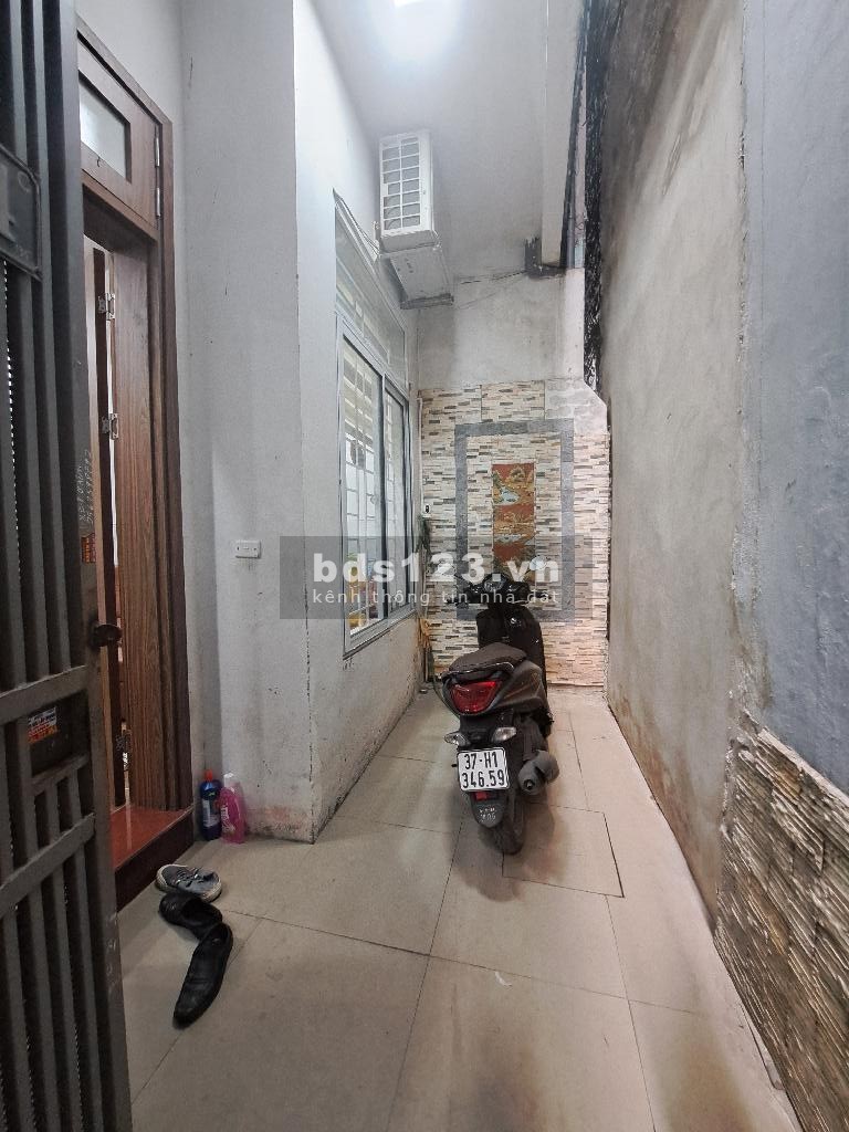 Nhà đẹp ở luôn, xây chắc chắn, gần chợ, trường học