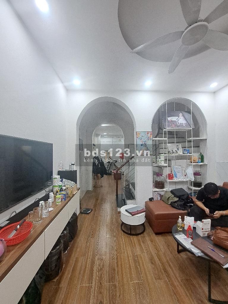 Nhà đẹp ở luôn, xây chắc chắn, gần chợ, trường học