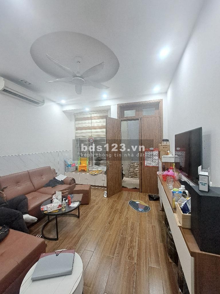 Nhà đẹp ở luôn, xây chắc chắn, gần chợ, trường học