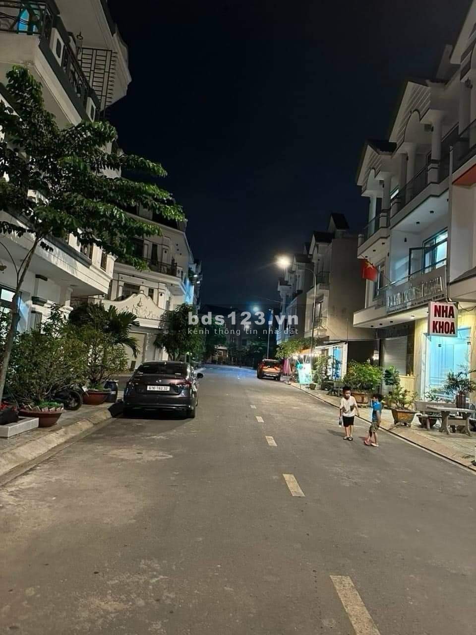 Bán nhanh nhà, 160m2 sử dụng, hẻm xe tải quay đầu, công chứng ngay