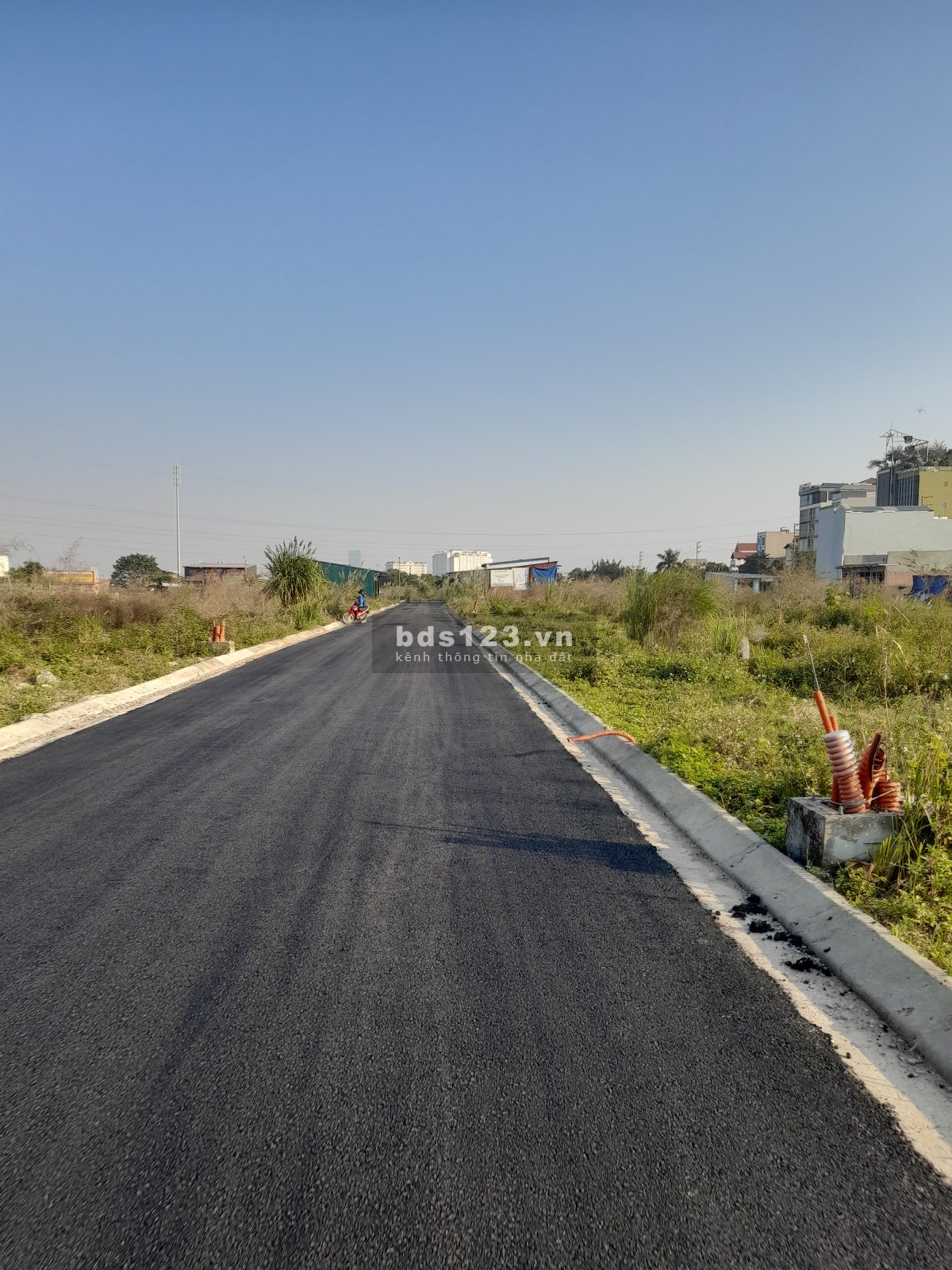 Bán lô đất dịch vụ Di Trạch (khu 16,32ha) 93m2. Mặt đường văn minh, tiện kinh doanh. LH: 0901513811
