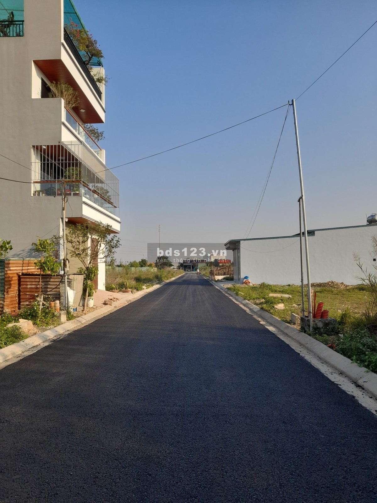 Bán lô đất dịch vụ Di Trạch (khu 16,32ha) 93m2. Mặt đường văn minh, tiện kinh doanh. LH: 0901513811
