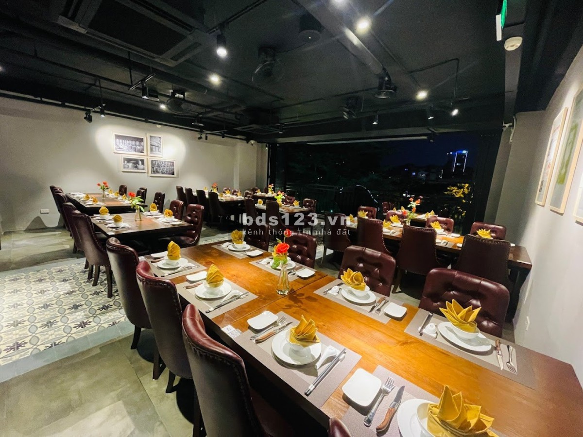 VIP - Cho thuê nhà mặt tiền đường Trường Sa, phường 2, quận Phú Nhuận. DTSD: 400m2