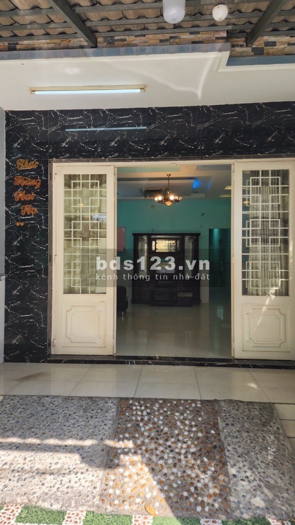 Nhà mặt tiền Tân Phú chỉ có (96.5 triệu/m2). Kết cấu 3 tầng, diện tích 42m2 (Diện tích 13.6 tỷ).