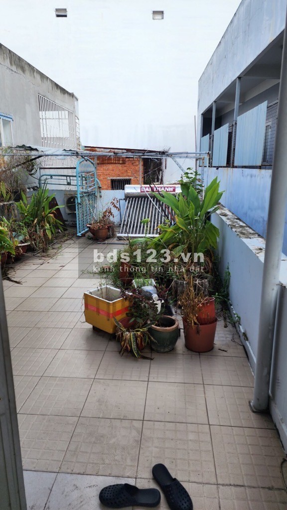 Nhà mặt tiền Tân Phú chỉ có (96.5 triệu/m2). Kết cấu 3 tầng, diện tích 42m2 (Diện tích 13.6 tỷ).
