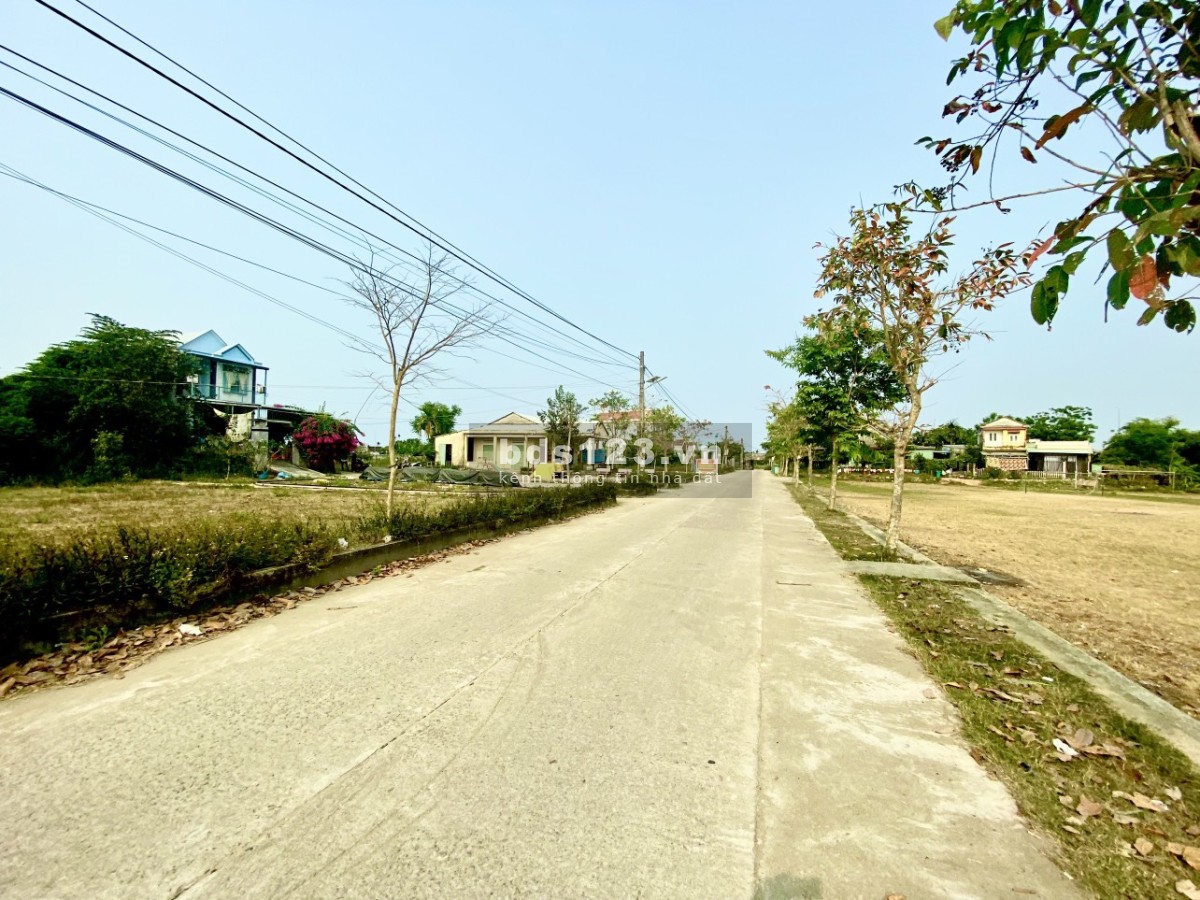 Bán lô đất gần thị trấn Nam Phước - Cách Hội An 6km.150m2 ngang 6m giá 670 sẵn sổ