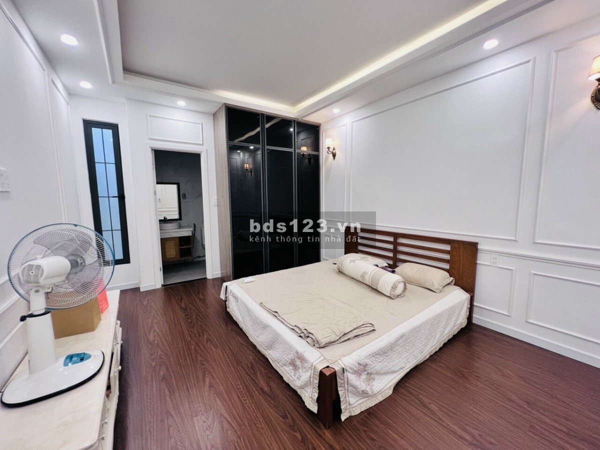 Nhà mặt tiền Đuòng Hoa Sữa DT 70m2 4 tầng 5pn giá 20tỷ 990