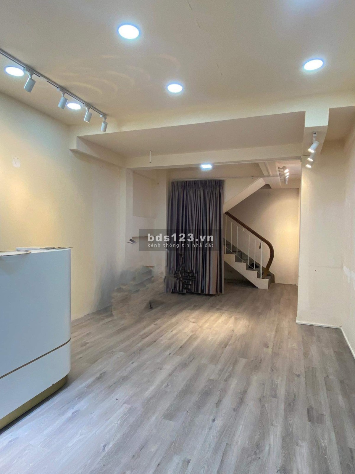 Cần sang gấp nhà Số 128 Huỳnh Văn Bánh P11 Phú Nhuận, ngang 4Mx10M, 1 trệt 3 lầu 3PN 2WC