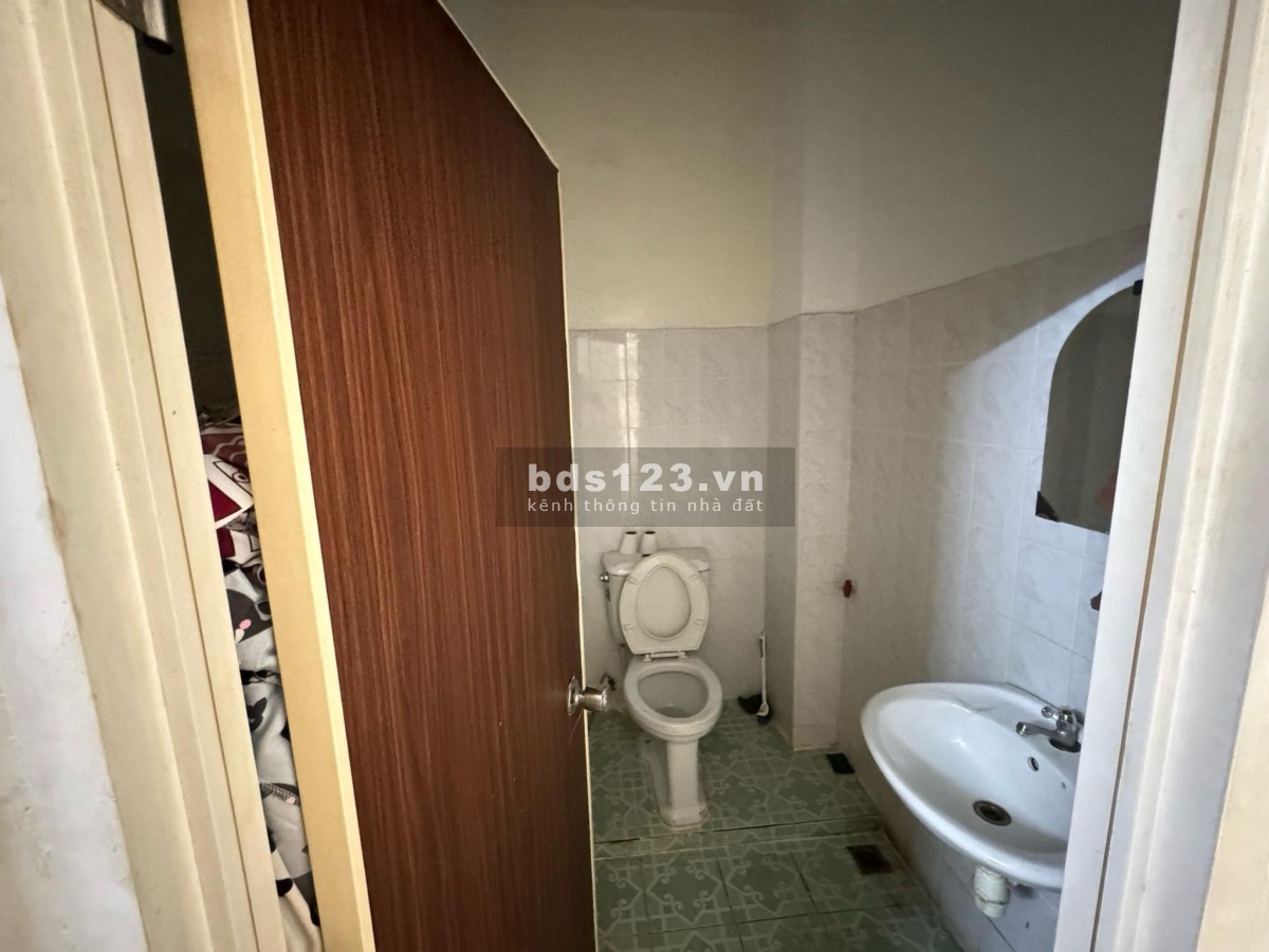 Cần sang gấp nhà Số 128 Huỳnh Văn Bánh P11 Phú Nhuận, ngang 4Mx10M, 1 trệt 3 lầu 3PN 2WC