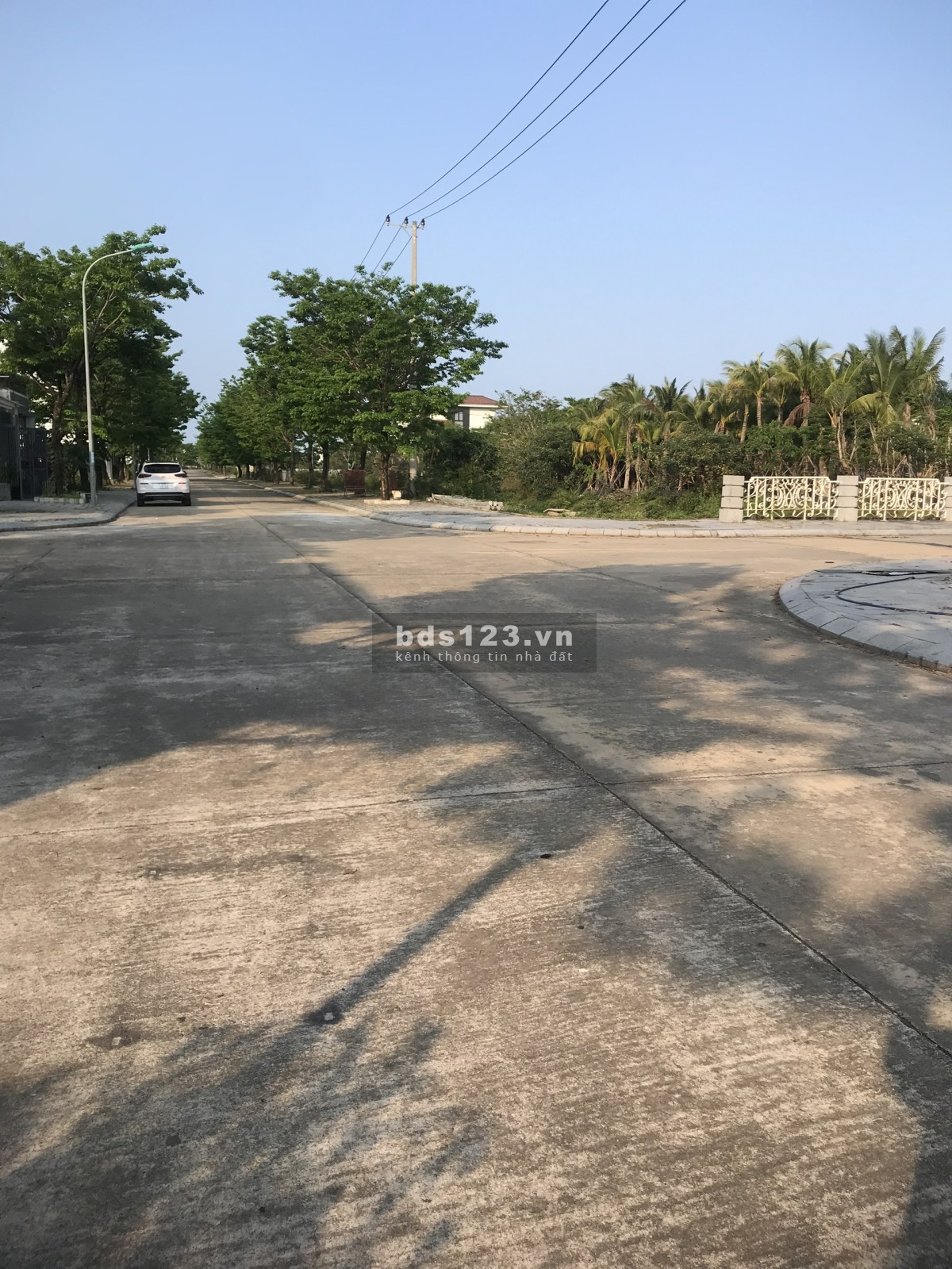 B2.35.23 đường 10.5m, lề mỗi bên 5m. Giá 2.650 dự án Goldenhllis