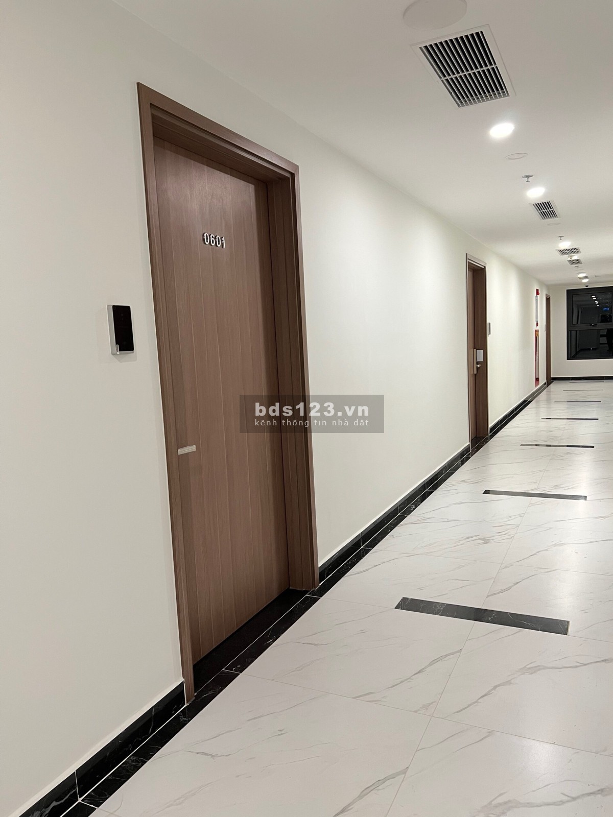 Chính chủ cho thuê căn Studio Tonkin1 phân khu cao cấp Vinhomes Smart City. ĐT: 0989059226