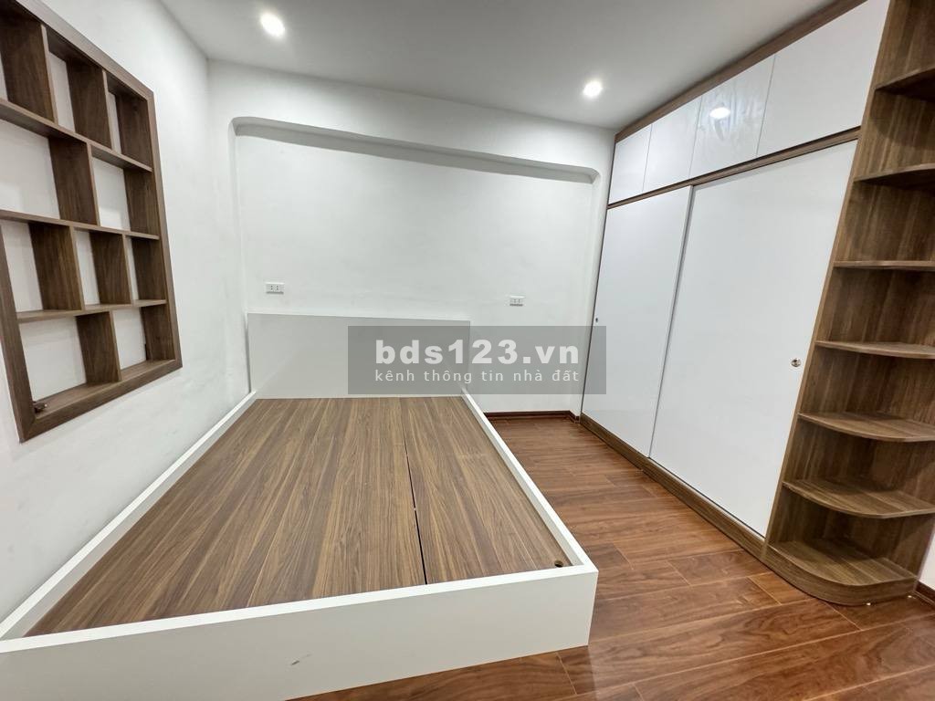 Nhà mặt phố, ô tô đỗ ngày đêm 3PN - 2WC, đầy đủ công năng, về ở luôn