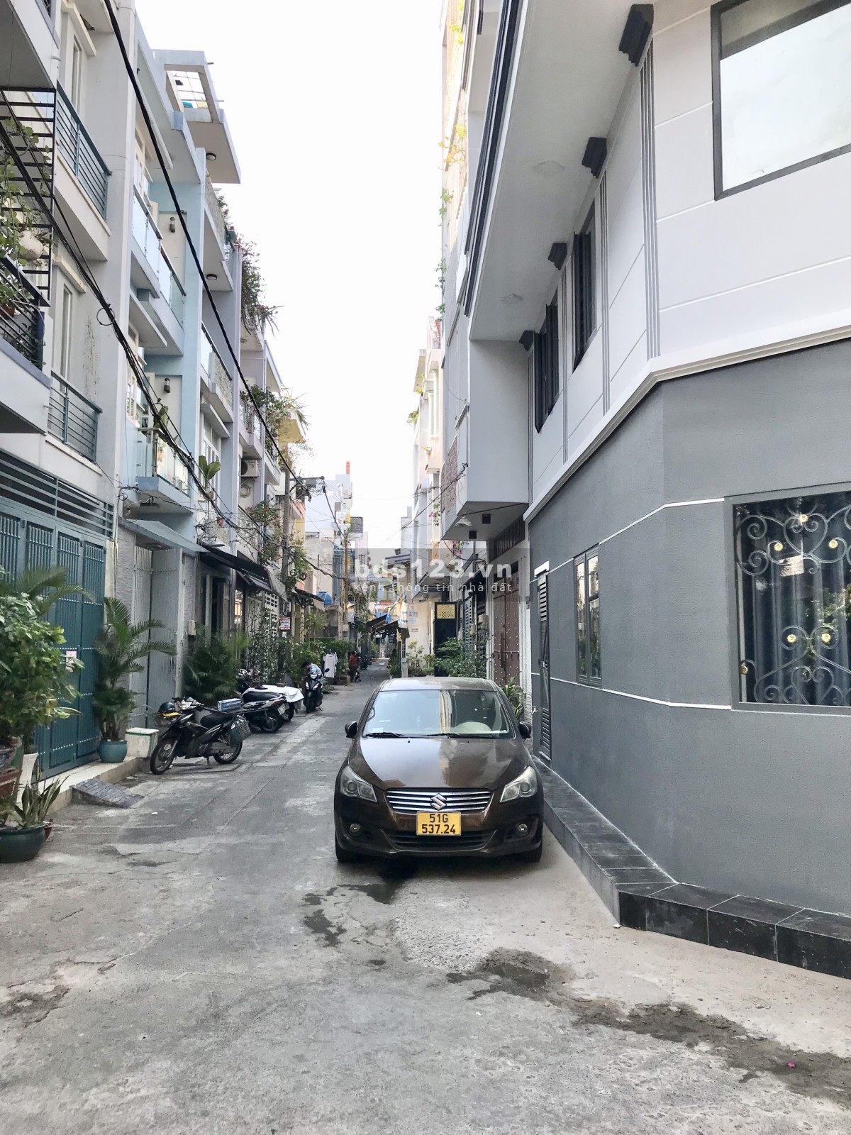 Nhà 2 mặt tiền gần Văn Cao 5x14M, 5 tầng, hẻm 6M, Bình Long, 6.X tỷ
