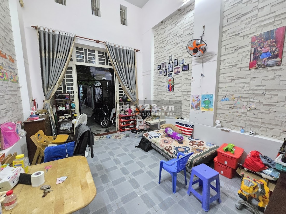 (Thủ Đức) Bán gấp nhà đẹp Đường 49, gần Phạm Văn Đồng, diện tích 64m2, 3 tầng 4.7 tỷ.