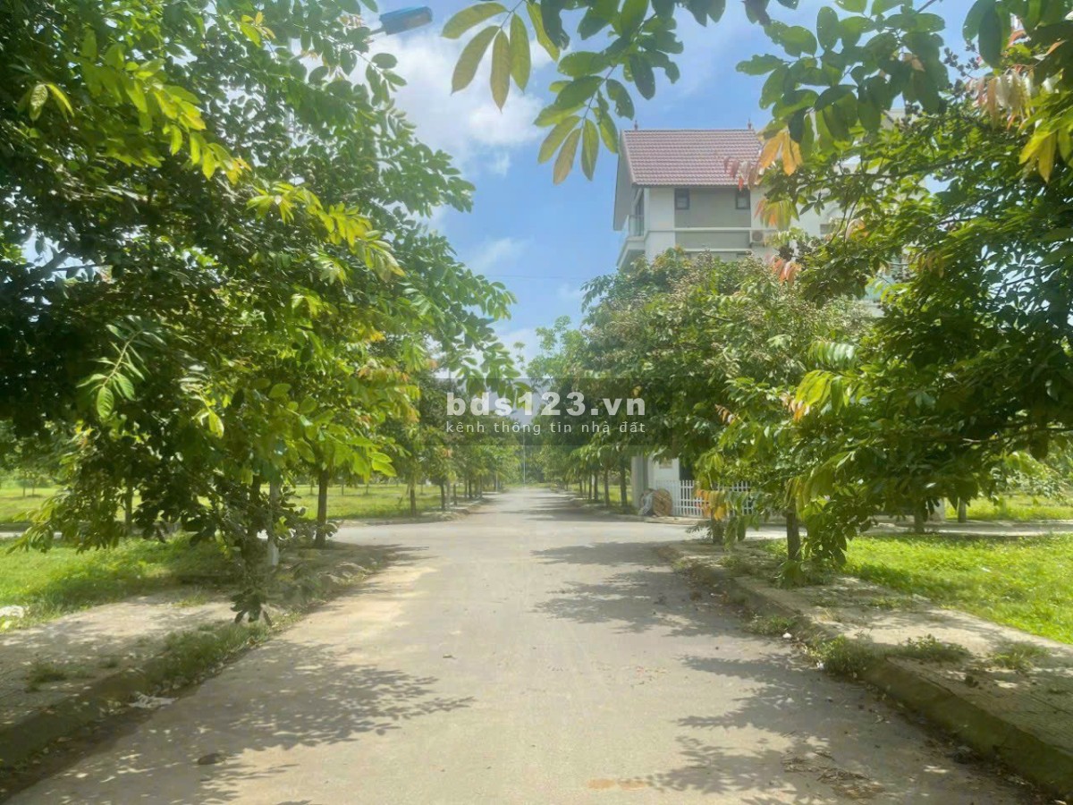 Bán căn shophouse 4 tầng kinh doanh sầm uất - Giá 2,6 tỷ - Sổ đỏ lâu dài - Sát chợ Hưng Hóa