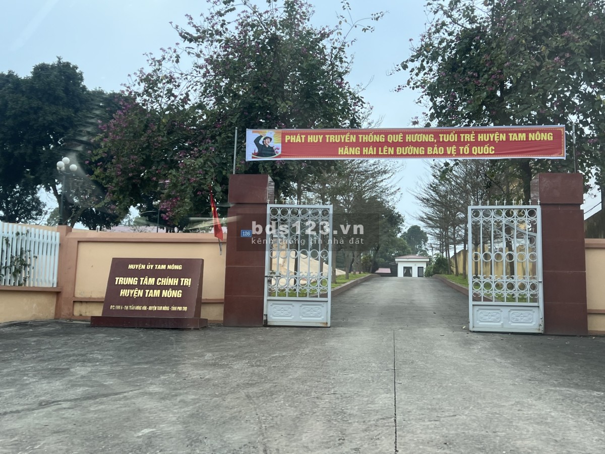 Bán căn shophouse 4 tầng kinh doanh sầm uất - Giá 2,6 tỷ - Sổ đỏ lâu dài - Sát chợ Hưng Hóa