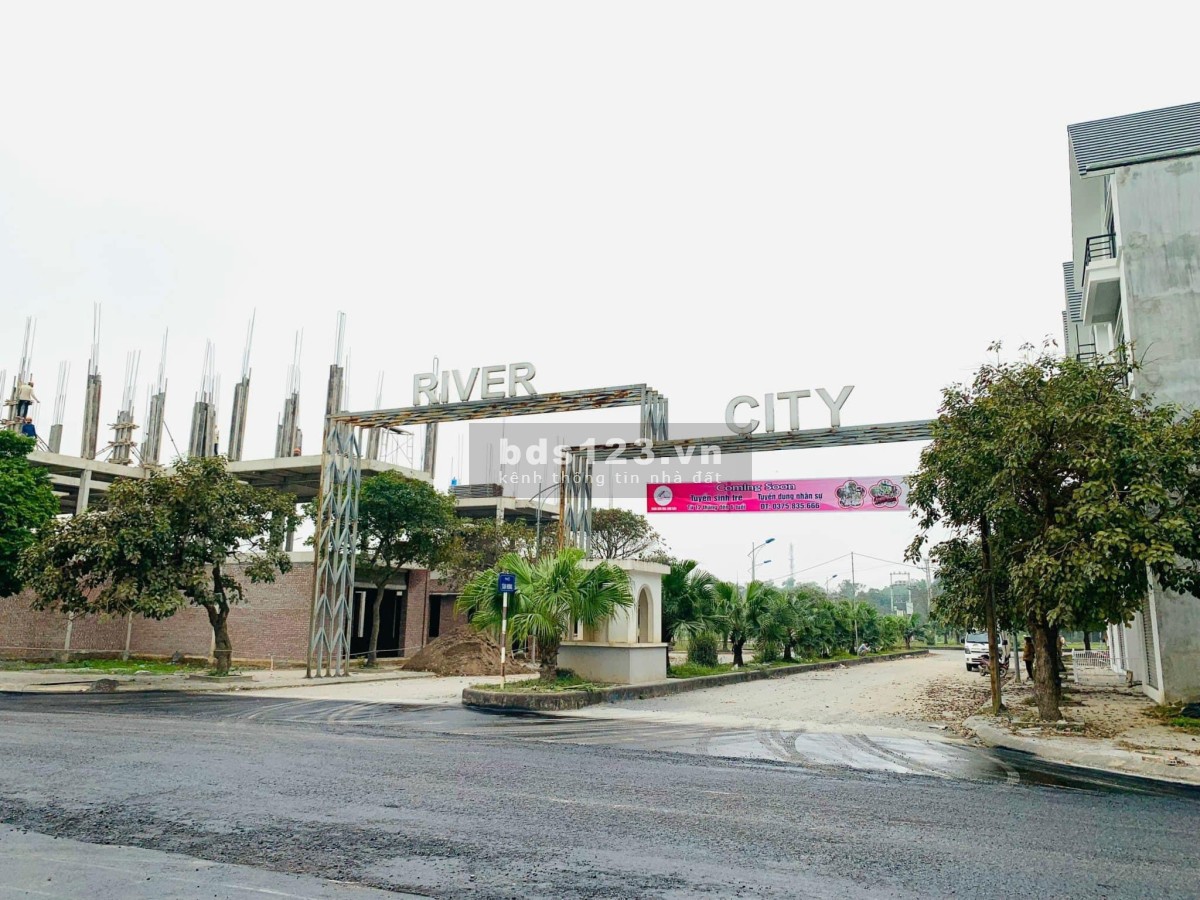 Bán căn shophouse 4 tầng kinh doanh sầm uất - Giá 2,6 tỷ - Sổ đỏ lâu dài - Sát chợ Hưng Hóa