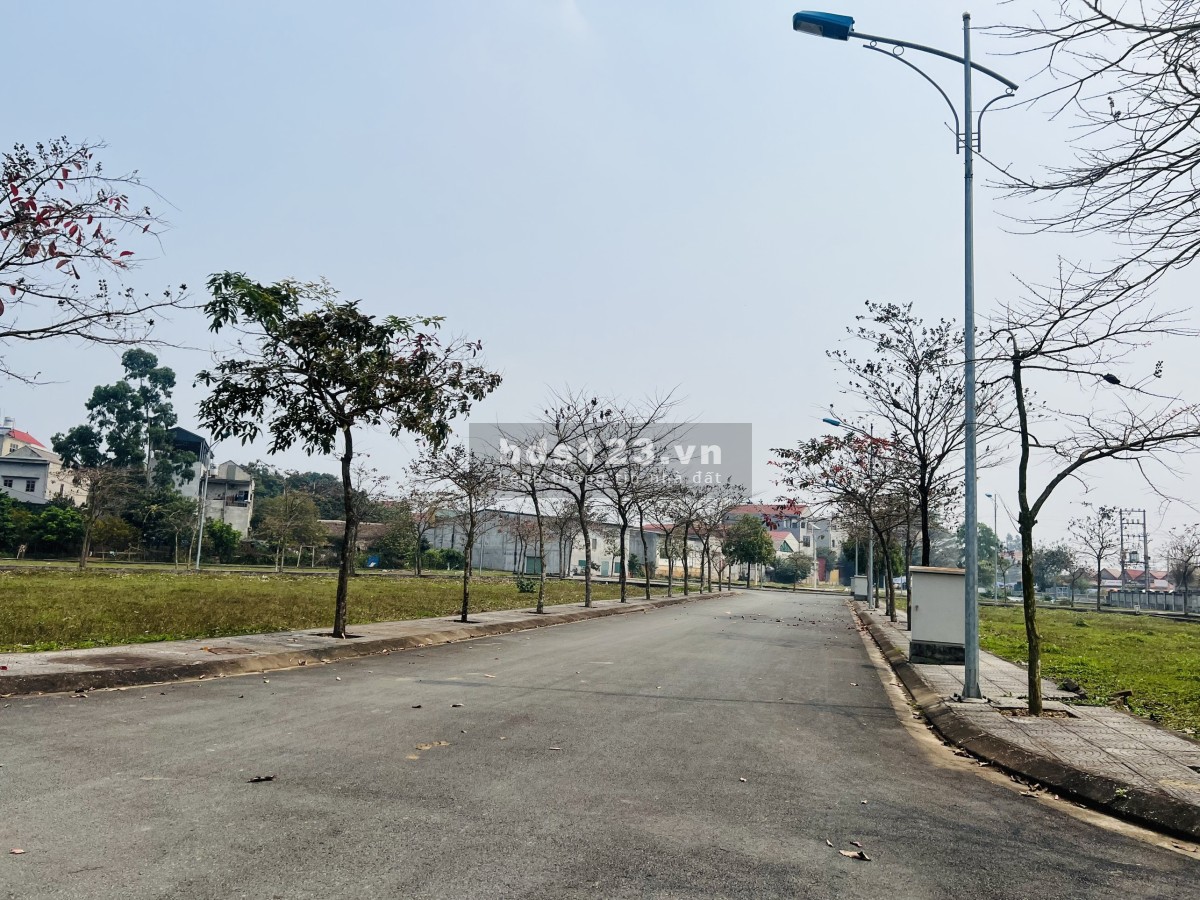 Bán căn shophouse 4 tầng kinh doanh sầm uất - Giá 2,6 tỷ - Sổ đỏ lâu dài - Sát chợ Hưng Hóa