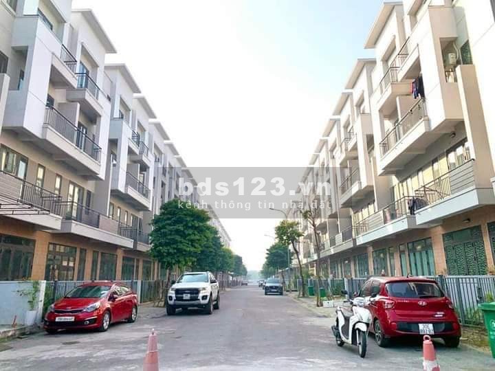 Hot !Hot! Chính chủ cần thanh khoản gấp căn nhà liền kề xây dựng sẵn 4 tầng trên đất (5x15)