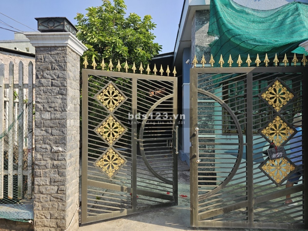 Bán nhà riêng 11 * 18 xây thoáng đẹp tại Phường 4 TP Tân An, cách lộ tránh 30m