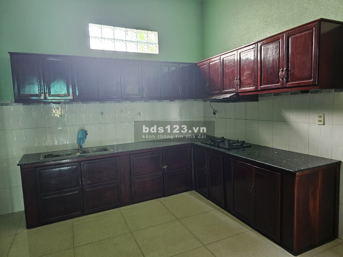 Bán nhà riêng 11 * 18 xây thoáng đẹp tại Phường 4 TP Tân An, cách lộ tránh 30m