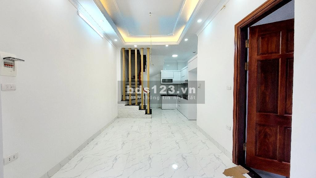 Bán nhanh nhà Phúc Lợi 30m2, xây 5 tầng mới, nhỉnh 2,8 tỷ