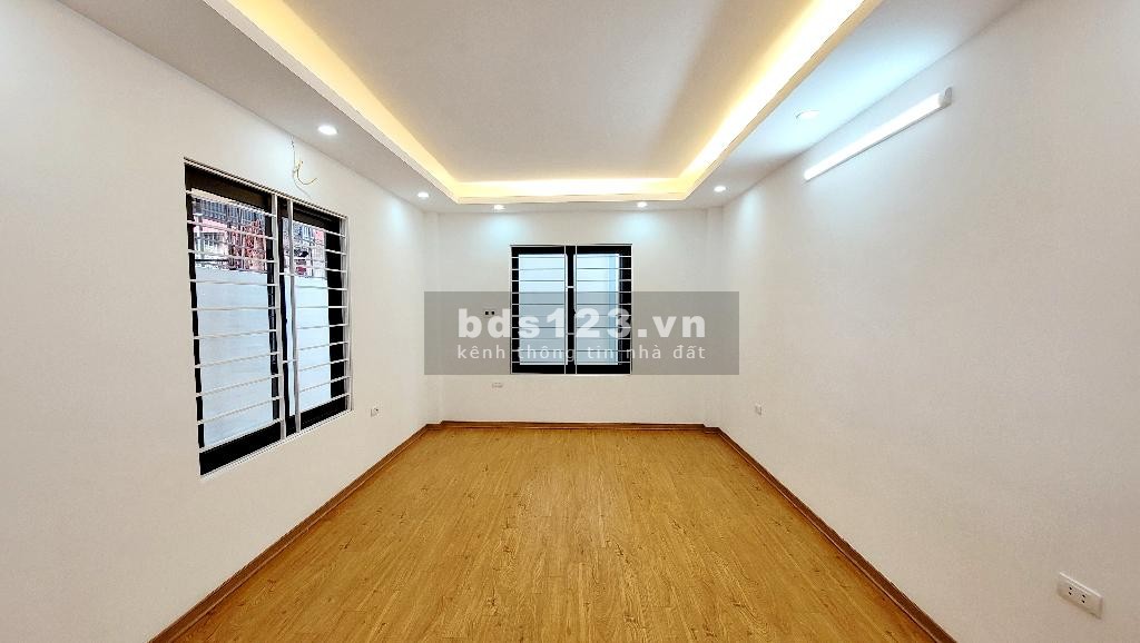 Bán nhanh nhà Phúc Lợi 30m2, xây 5 tầng mới, nhỉnh 2,8 tỷ