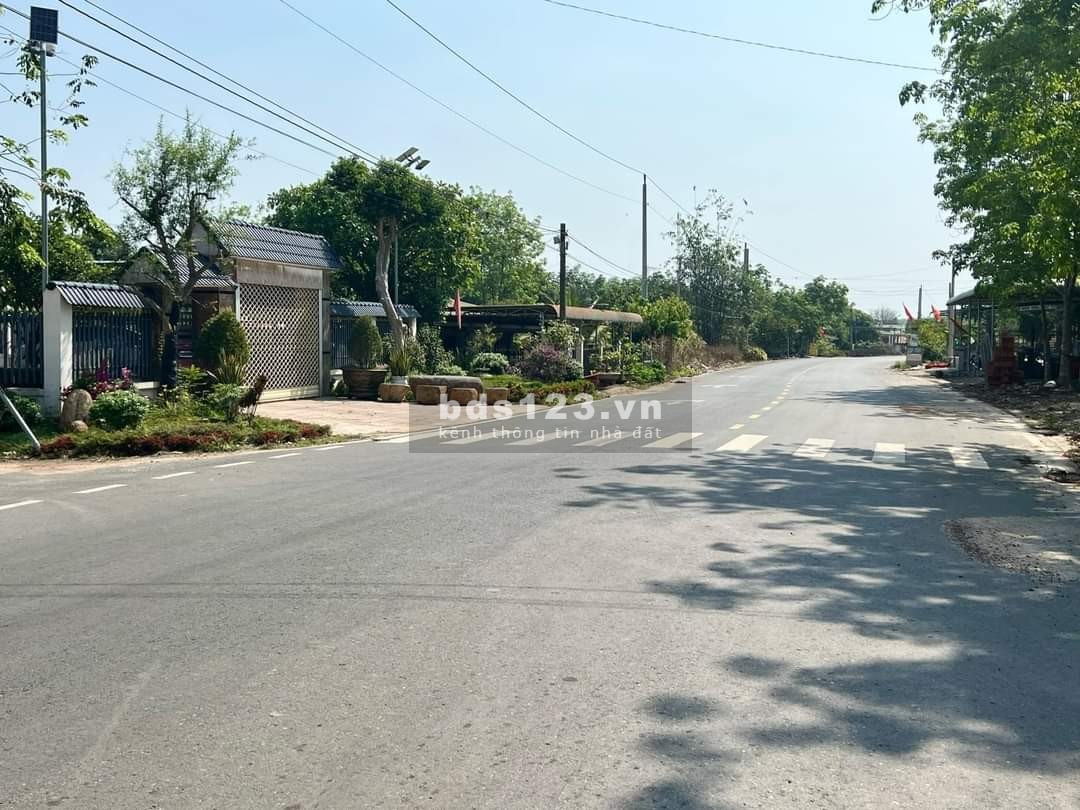 Mặt tiền kinh doanh ngay sau KCN Minh Hưng 220m2, thổ cư 100m2, SHR