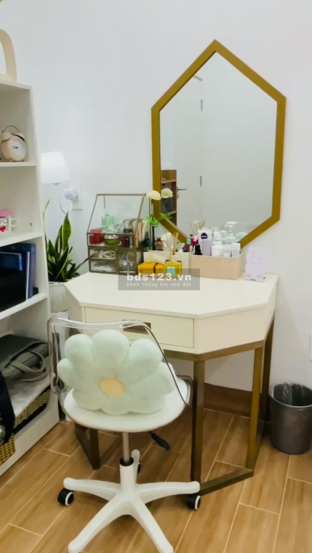 chuyển công tác cần bán gấp nhà mới xây gần chợ Bến Cát