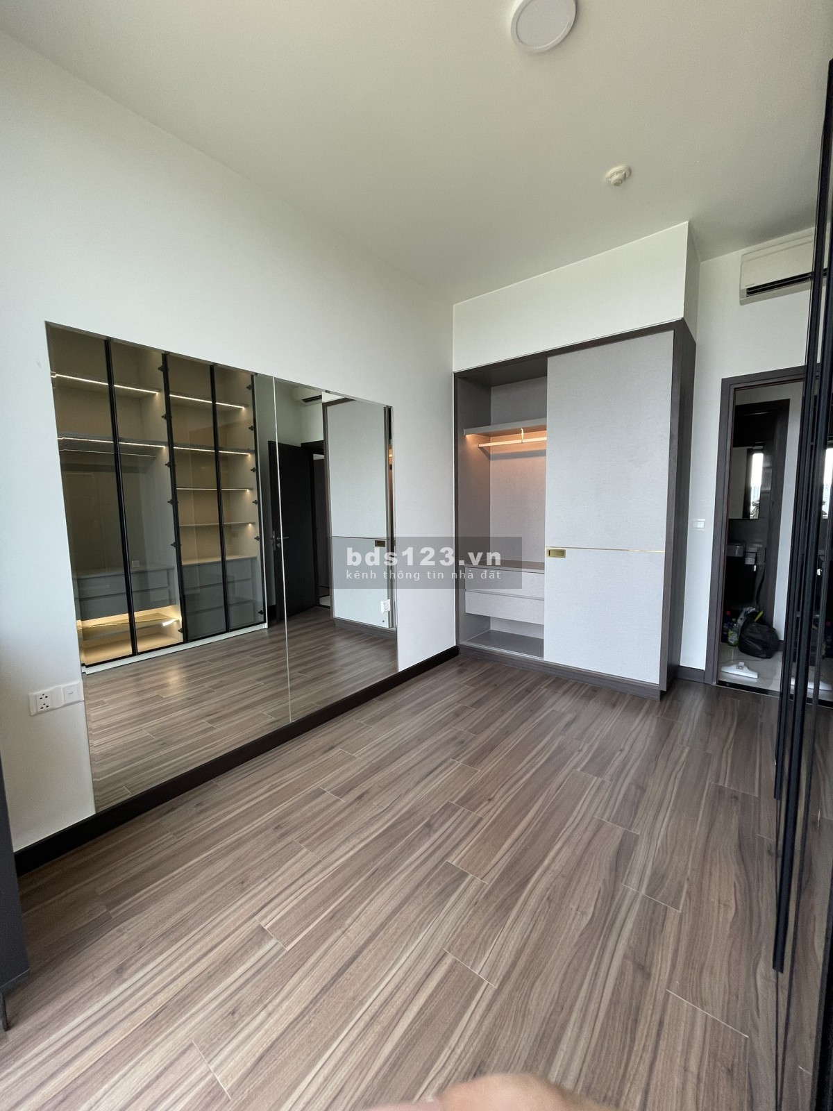 Giá tốt, view sông Quận 1, 2PN chỉ 35 triệu ở Empire City Quận 2, Full
