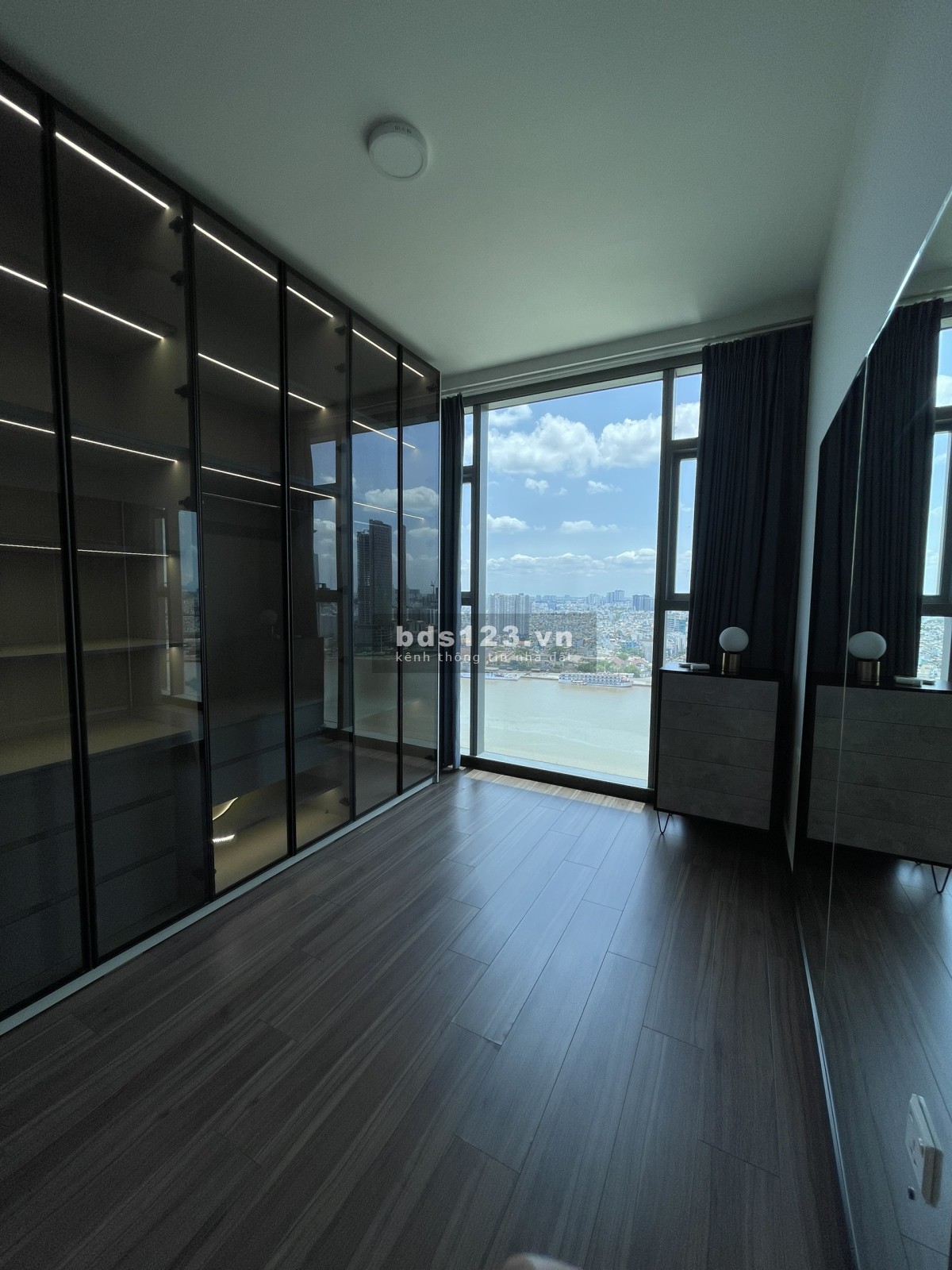 Giá tốt, view sông Quận 1, 2PN chỉ 35 triệu ở Empire City Quận 2, Full